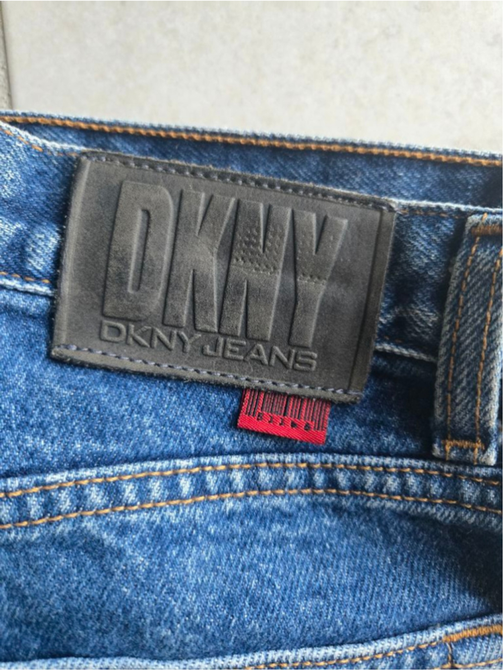 Vintage 90s DKNY High-Waisted Mom Jeans – Tapered Leg – Medium Wash. Size 10 - Picture 4 of 7